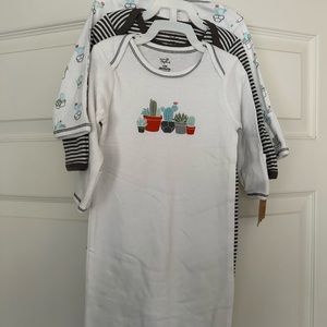 3 pack infant gown